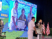Megawati Terima Brevet Kehormatan Hidro-Oseanografi TNI AL