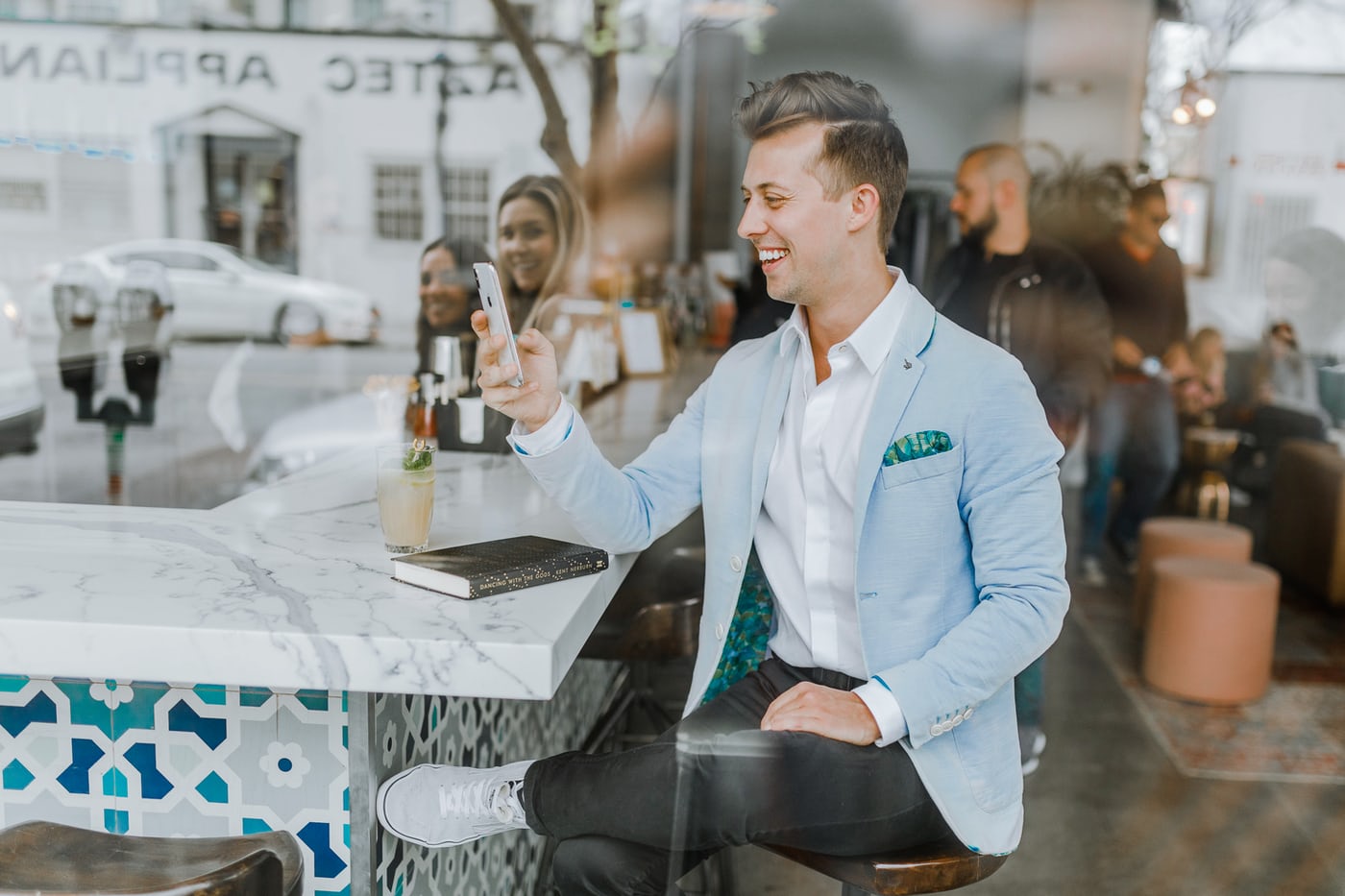 Jangan mudah baper ketika baru bertemu seseorang. (Foto Unsplash/Austin Distel)
