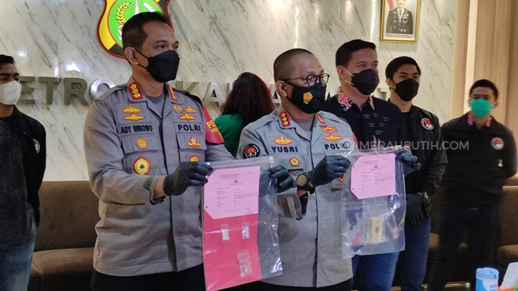 Jennifer Jill Simpan Narkoba dan Bong Selama 4 Tahun di Lemari Rahasia
