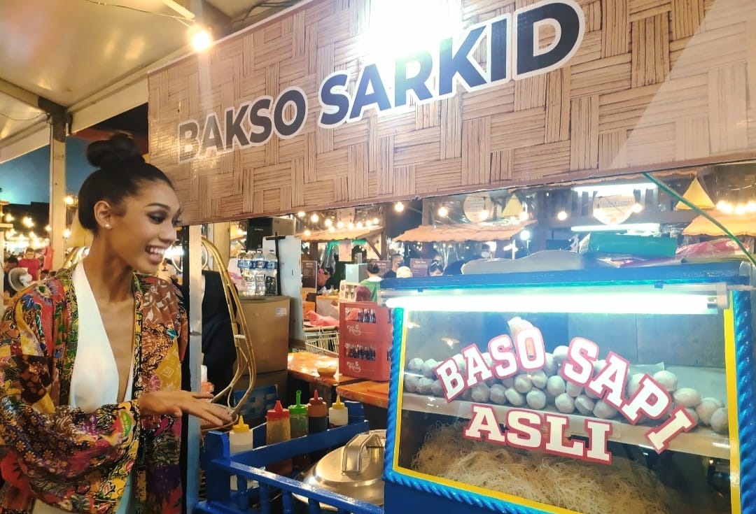 Emilbiany Nenggal Intong Cicipi Kuliner Khas Nusantara Sebelum Mengikuti Miss Grand International 2022