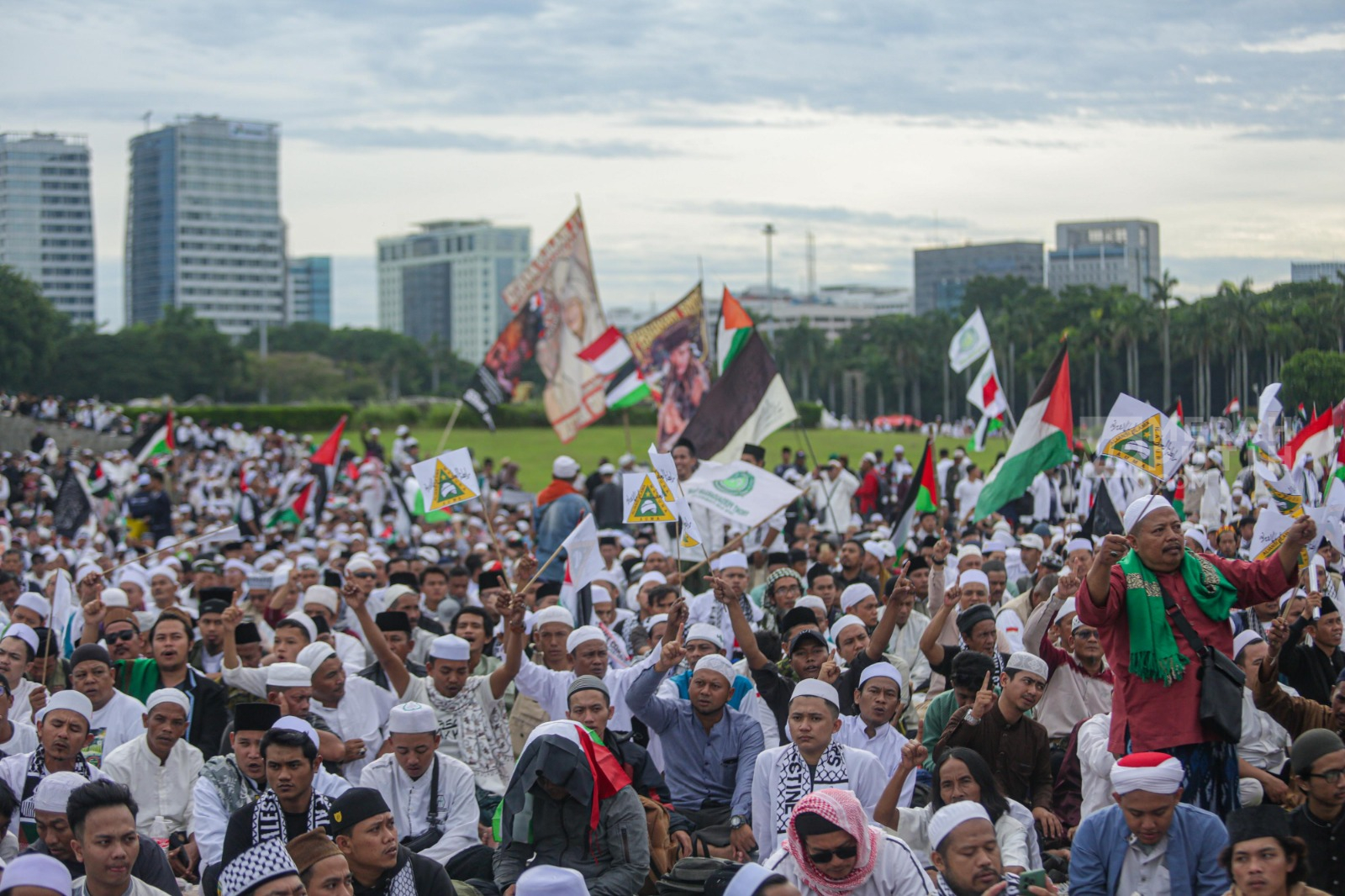 Aksi Damai Reuni 212 Revolusi Akhlak untuk Indonesia Berkah dan Palestina Merdeka
