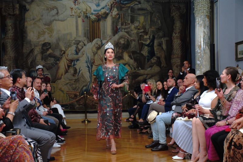 Batik dan Songket Eksis di KBRI Italia