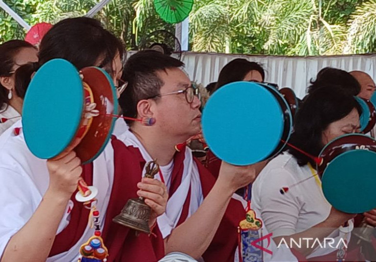 Ratusan Umat Buddha Gelar Puja Bakti di Candi Borobudur, Pertama Kali Diiringi Musik
