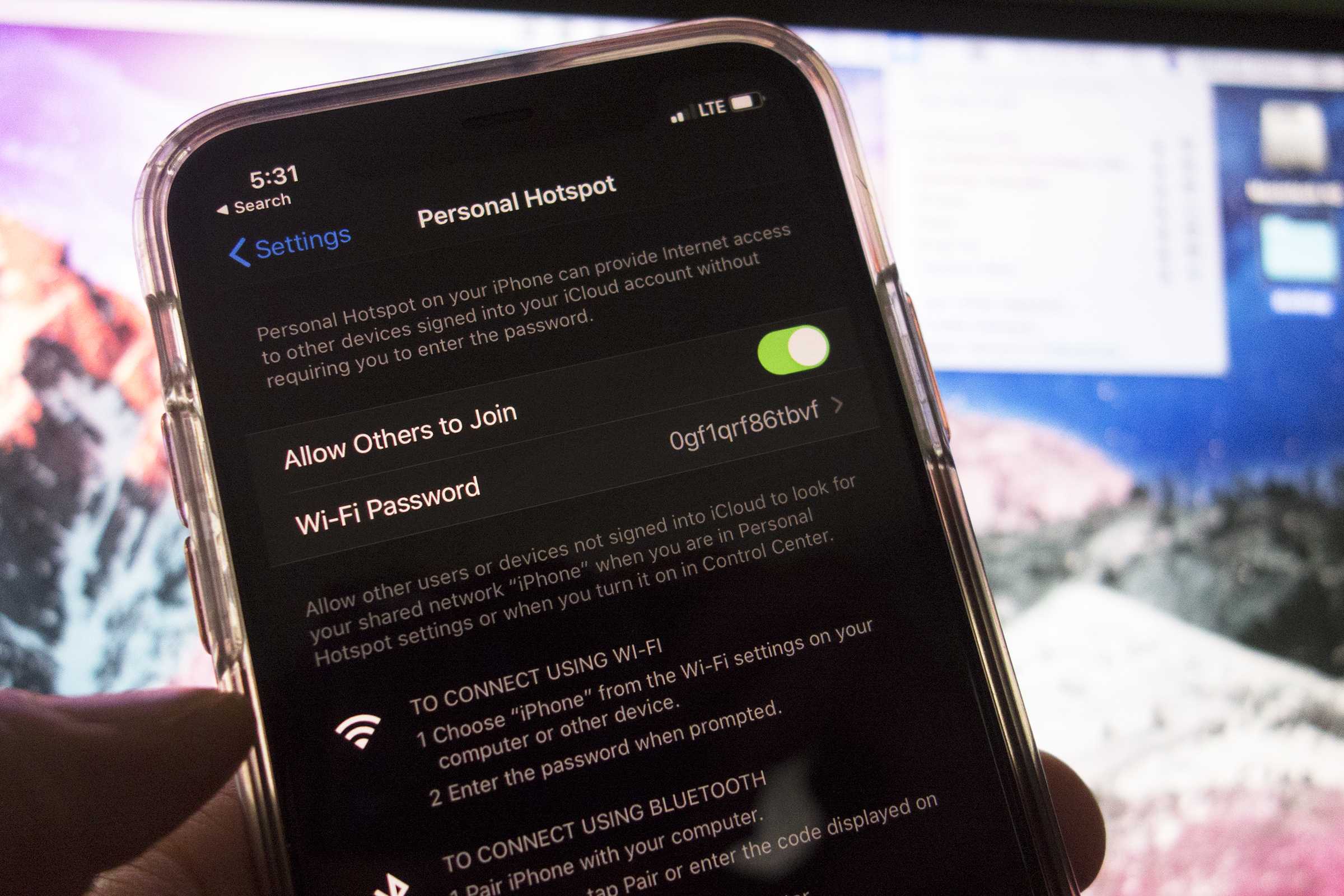 Tethering ponsel sering menjadi jalan ninja jika tidak ada Wi-Fi. (Foto Macworld)