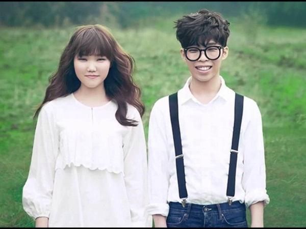 AKMU 