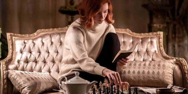 Beth selalu latihan ketika ada waktu luang. (Foto Netflix( 
