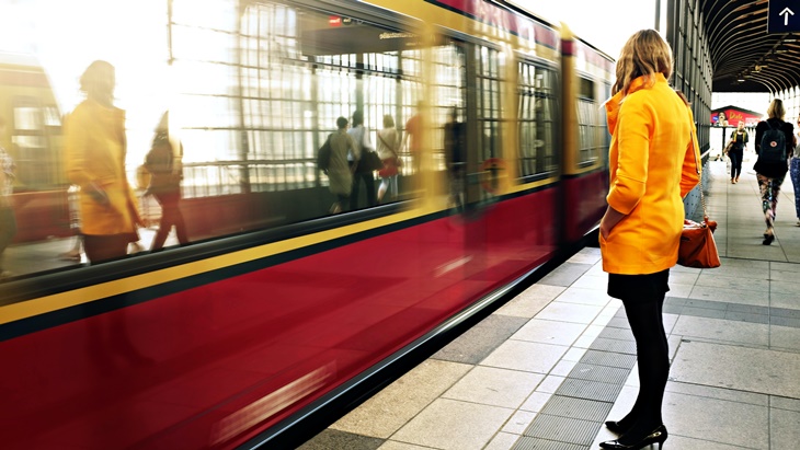 Mengatasi Rasa Takut dan Cemas saat Naik Moda Transportasi Umum