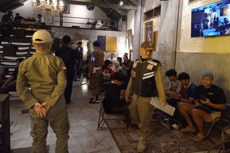 Satpol PP di Jawa Barat Mulai Patroli Jam Malam Cek Tempat Kumpulnya Anak Sekolah