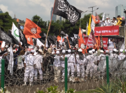Ribuan Massa Aksi 299 Blokir Jalan Depan DPR
