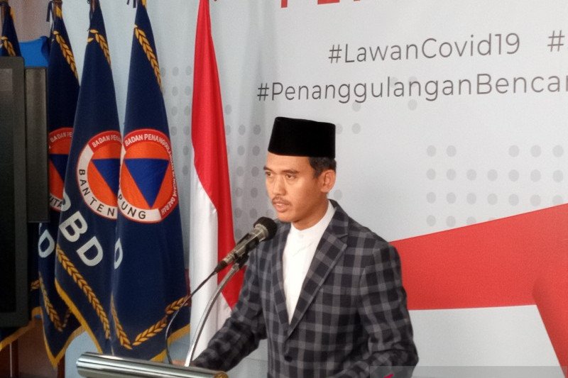 Sekretaris Komisi Fatwa  MUI Asrorun  Niam Sholeh dalam konferensi pers Gugus Tugas Percepatan Penanganan COVID-19 di BNPB, Jakarta, Sabtu (28/3/2020). ANTARA/Aji Cakti