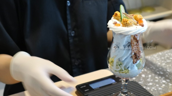 Nikmatnya Menu Signature 'Ice Cream Parfait Nasi Lemak' dari Sunday Folks