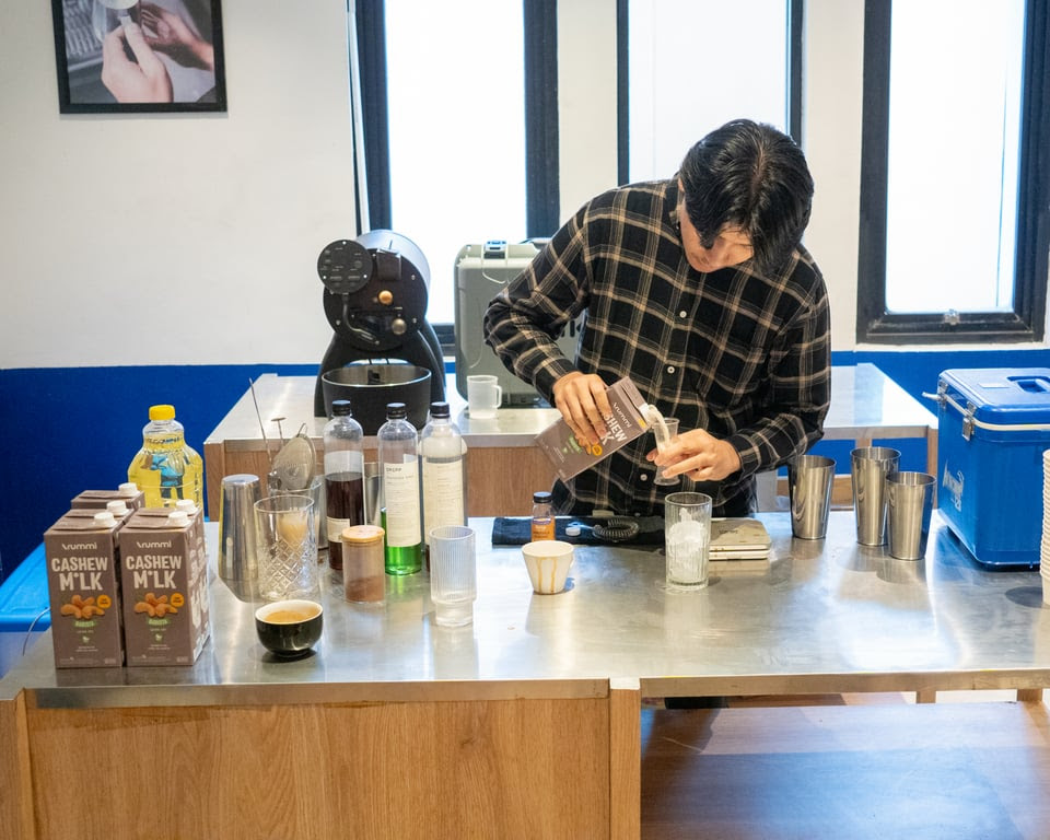 Arummi Artistry Ajak Barista Berkreasi Racik Kopi Pakai Susu Nabati