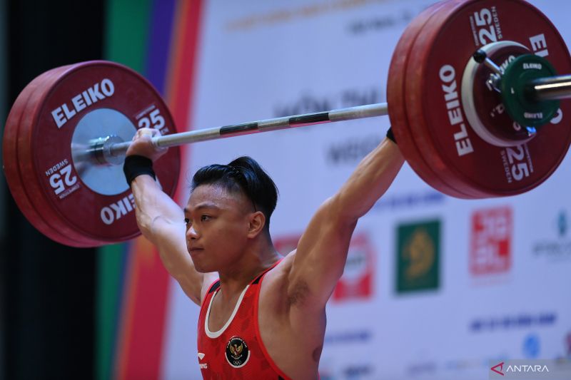 Sapu Bersih 3 Emas, Lifter Indonesia Rahmat Erwin Cetak Rekor Dunia Baru