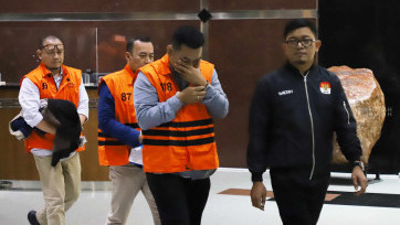 KPK Tahan Tersangka OTT Importasi Barang di Direktorat Jenderal Bea dan Cukai
