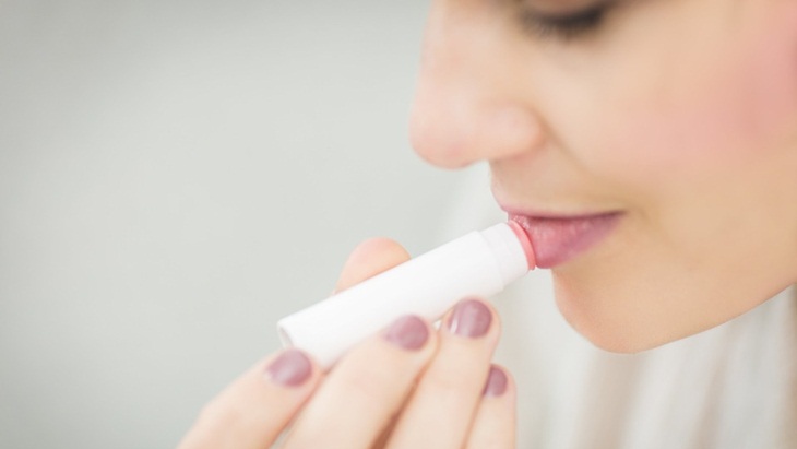 5 Fakta Menarik Lip Balm, si Sahabat Sejati para Perempuan