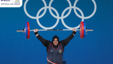 Aksi Lifter Indonesia Nurul Akmal di Ajang Olimpade Paris 2024