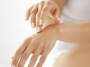 Tips Memutihkan Kulit Tangan dengan Bahan Alami