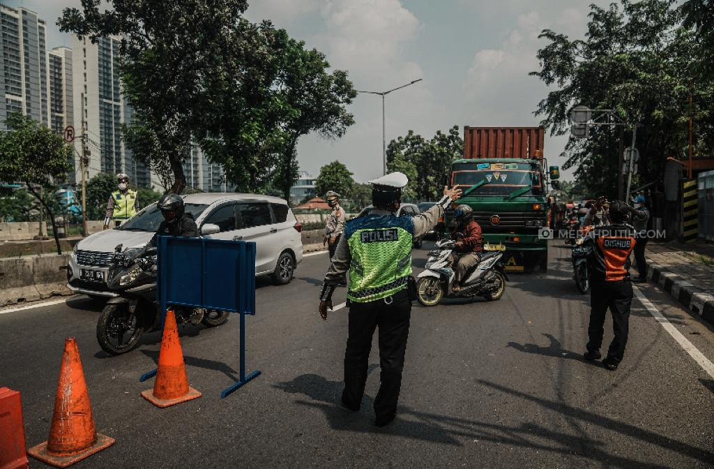 Akses ke Jakarta Via Daan Mogot Diperketat, Banyak Warga Diputar Balik
