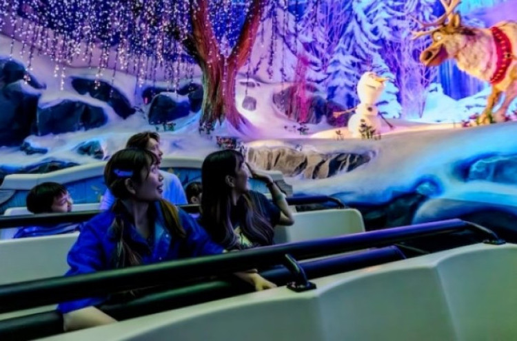 Jalan-Jalan Bersama Karakter 'Frozen' di Taman World of Frozen