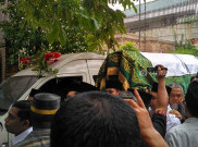 Tiba di Rumah Duka, Jenazah AM Fatwa Disambut Takbir