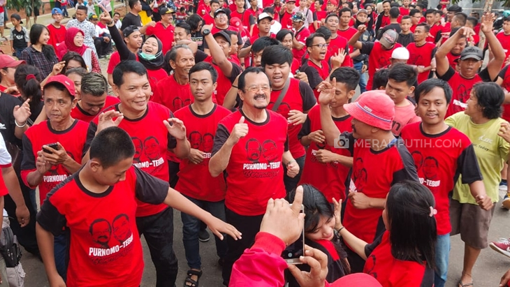 Bakal cawali dari PDIP Achmad Purnom mengadiri deklarasi dukungan pilkada. (MP/Ismail)
