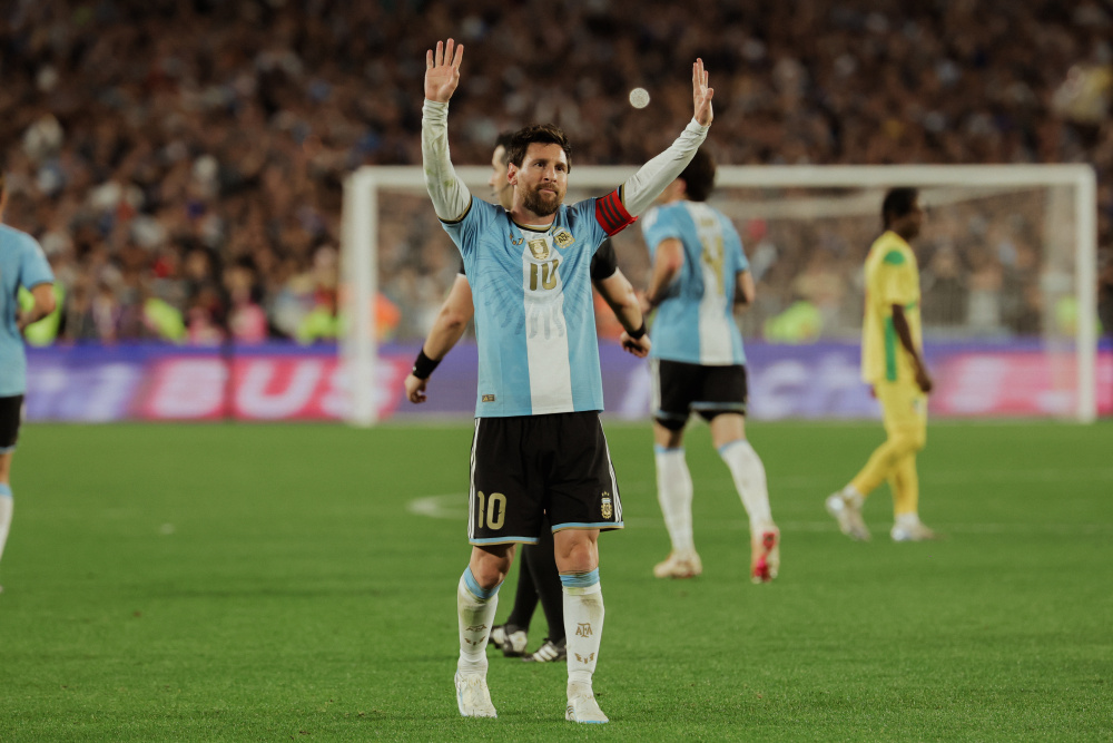 Momen Unik di Laga Perpisahan Lionel Messi, Wasit Beri Hadiah Kartu Kuning dan Merah