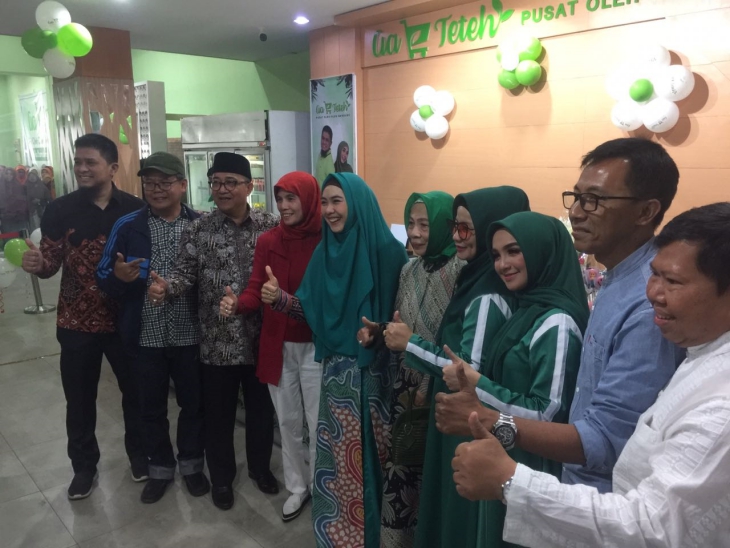 Oki Setiana Dewi membuka usaha baru di Bandung (Sumber: Ist.)