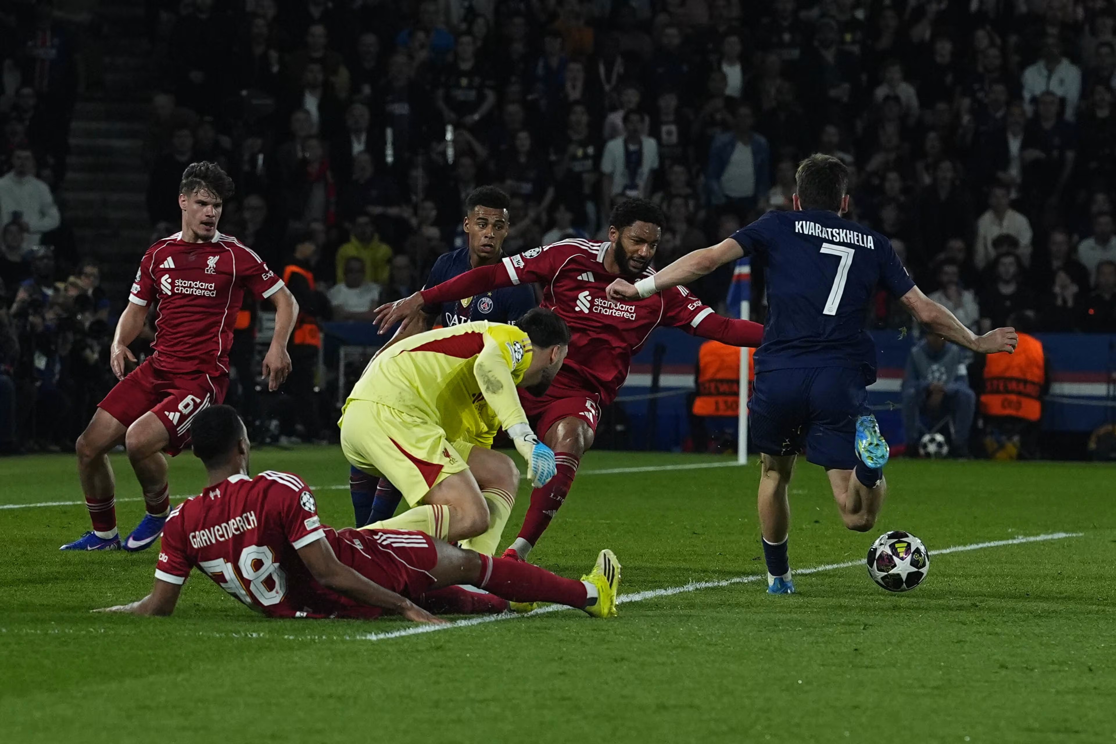 Liverpool Dihajar 2-0 oleh PSG, Arne Slot Yakin Masih Ada Harapan di Anfield