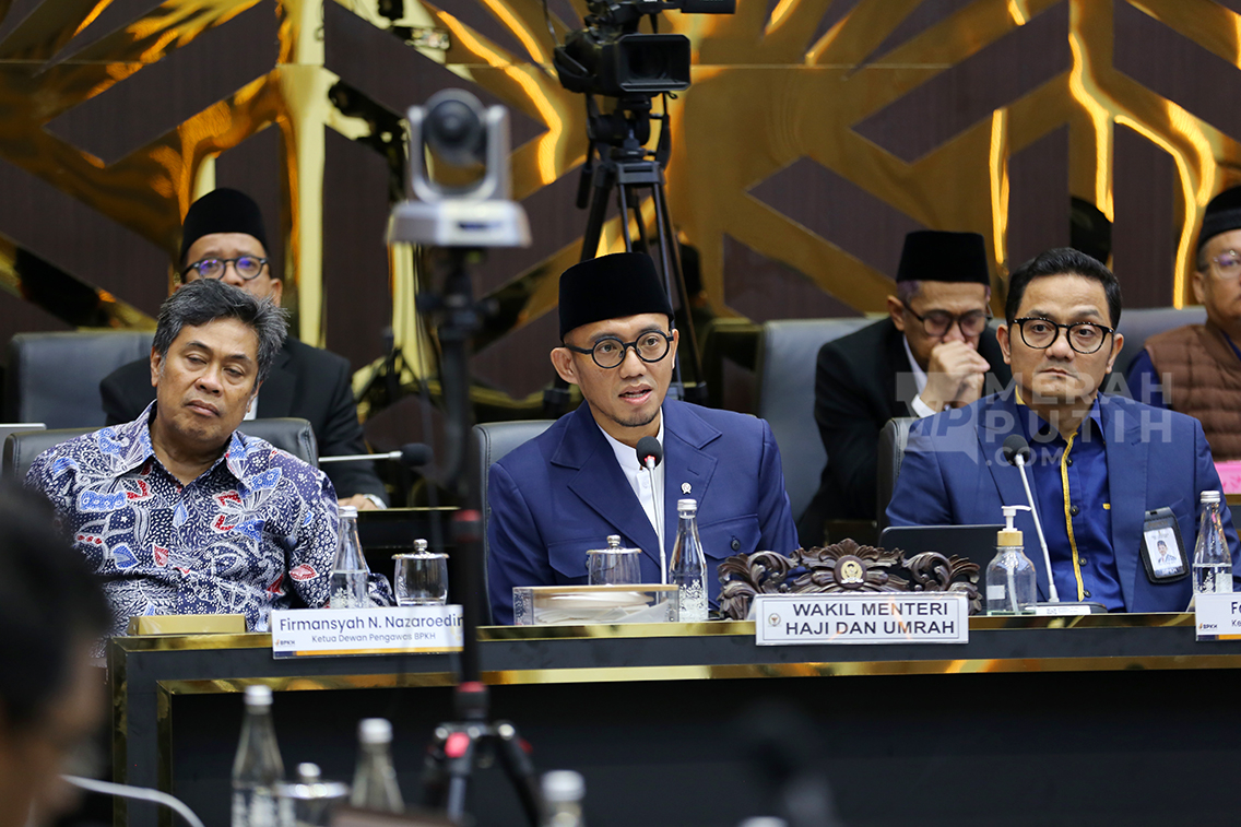 Raker Baleg DPR bersama Kementerian Haji dan Umrah Bahas Konsepsi RUU Keuangan Haji