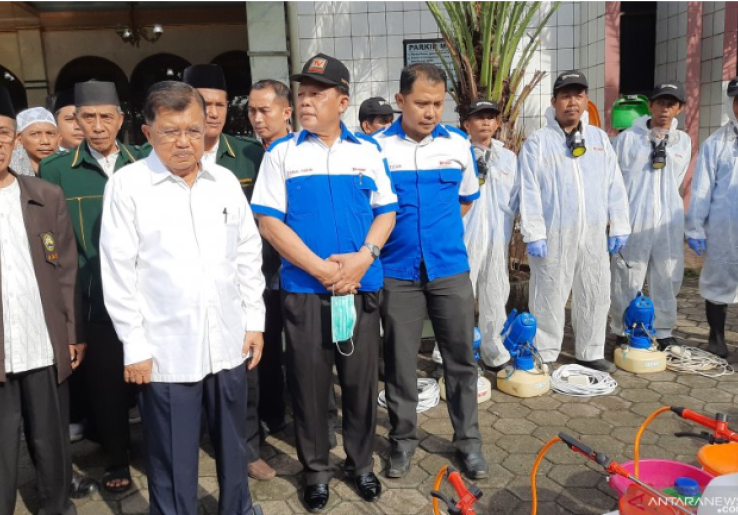 Hadiri Gerakan Semprot Disinfektan di 10 Ribu Masjid, JK: Lebih Baik Sibuk Sekarang