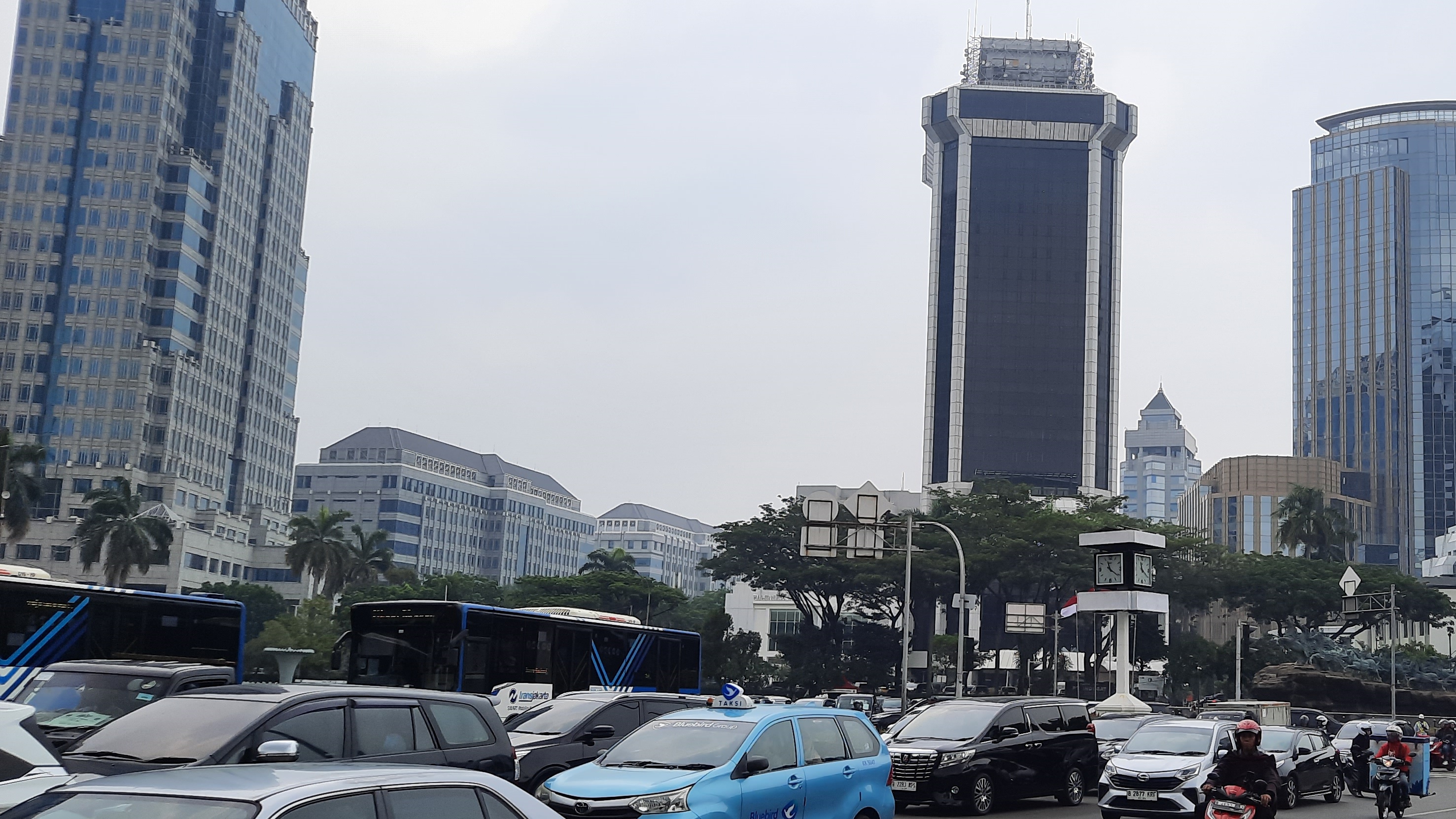 Kawasan Patung Kuda Macet Imbas Buruh Demo Tuntut Kenaikan Upah