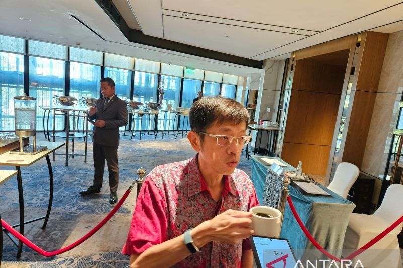 Kepala Bidang Hubungan Internasional PB ESI, Eddy Lim, Kamis (25/7). (ANTARA/RAUF ADIPATI)