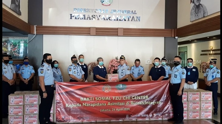 Warga Binaan Asimilasi Dapatkan Paket Bahan Makanan