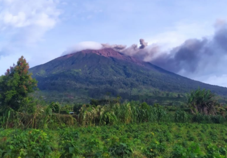 Gunung Kerinci Erupsi, Masyarakat Diminta Tak Mendekat Radius 3 Kilometer