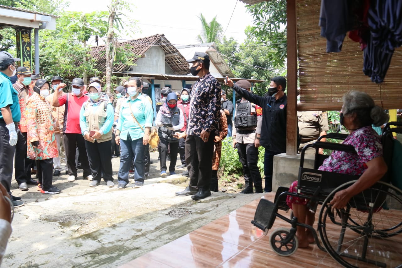 [Hoaks atau Fakta]: Beban Kerja Berat, Risma Mundur dari Mensos