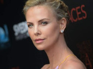 Charlize Theron Nyaman dengan Seal