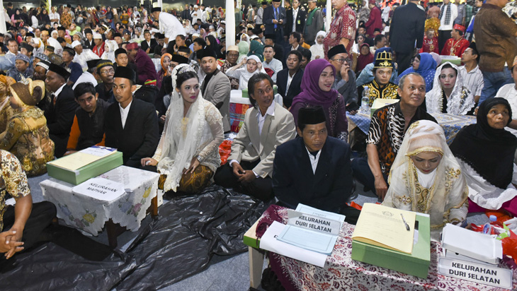 Jomloers! Anies Berikan Lampu Hijau Malam Tahun Baru Ada Acara Nikah Massal