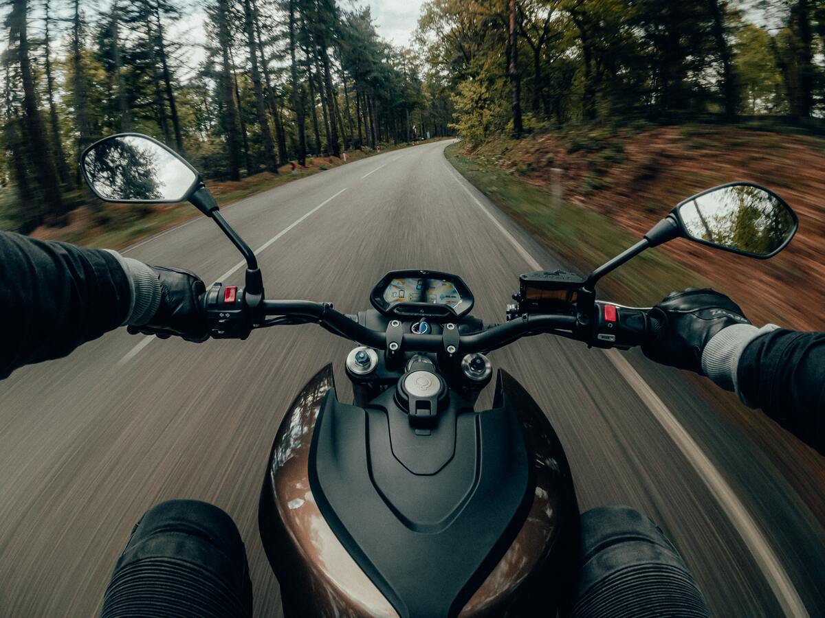 Penggunaan spion berperan penting dalam safety riding