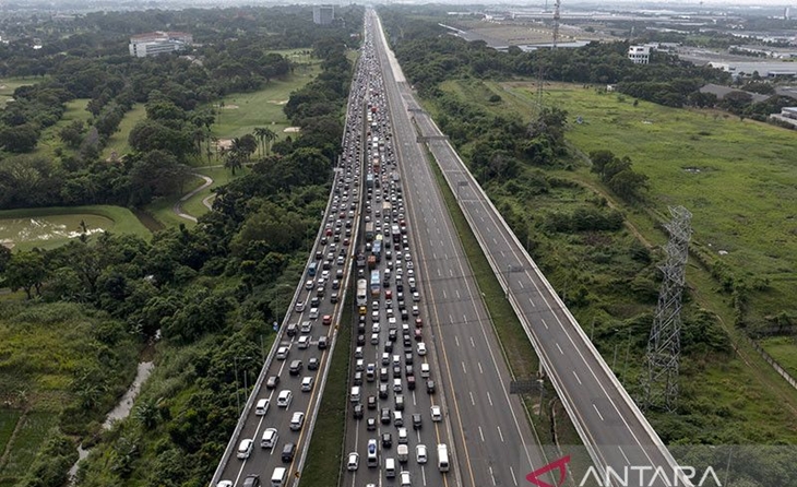 211 Ribu Pemudik Bakal Melintasi Tol Cikampek, Waktu One Way Diperpanjang