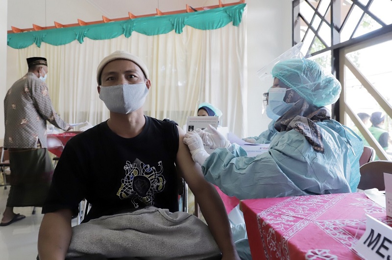 Habiskan Stok Moderna, Relawan Disuntik Vaksin Penguat 