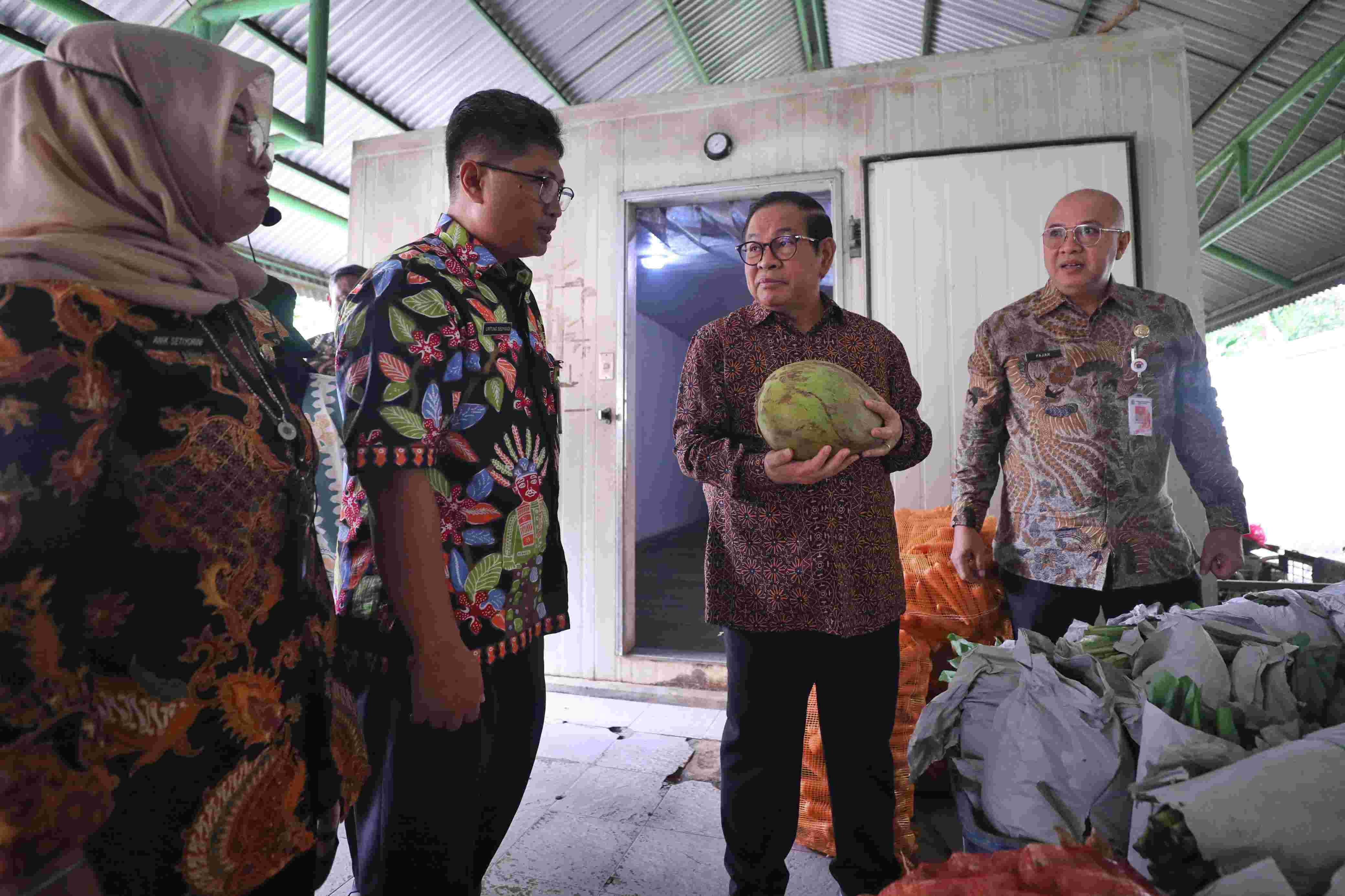 Bantah Pakan Harimau Ragunan Dibawa Pulang, Pramono: Ada Petugas yang Bertanggung Jawab