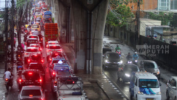 Kemacetan Lalu-lintas Akibat Banjir di Cipulir Jakarta Selatan