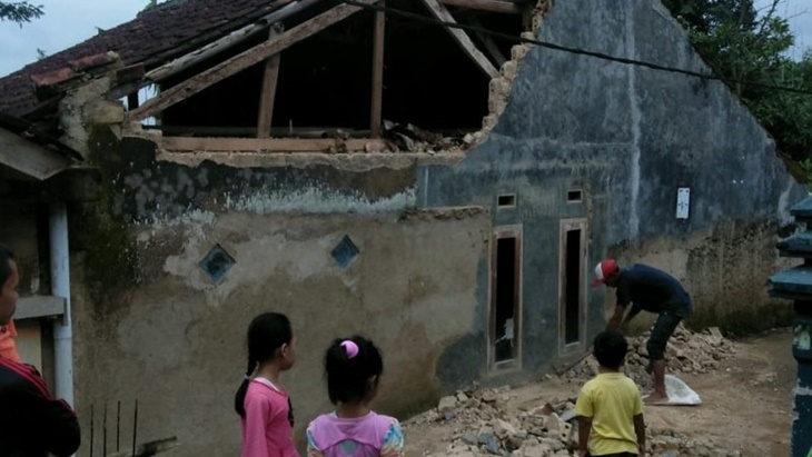 Gempa Sukabumi berdampak pada kerusakan bangunan di lima kecamatan Kabupaten Sukabumi