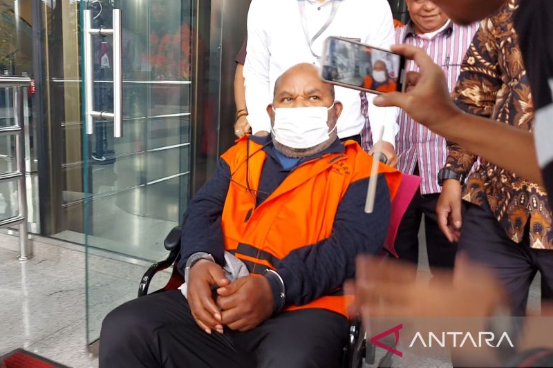 KPK Perpanjang Masa Penahanan Lukas Enembe