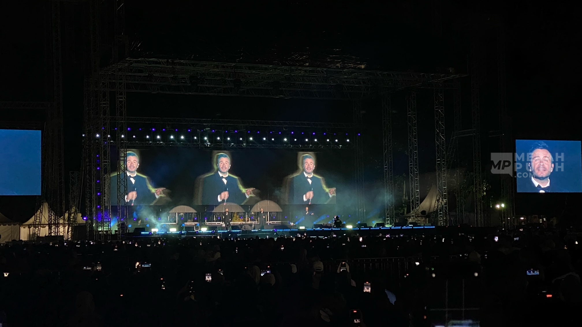 Konser Westlife di Candi Prambanan Bertabur Lagu Hits