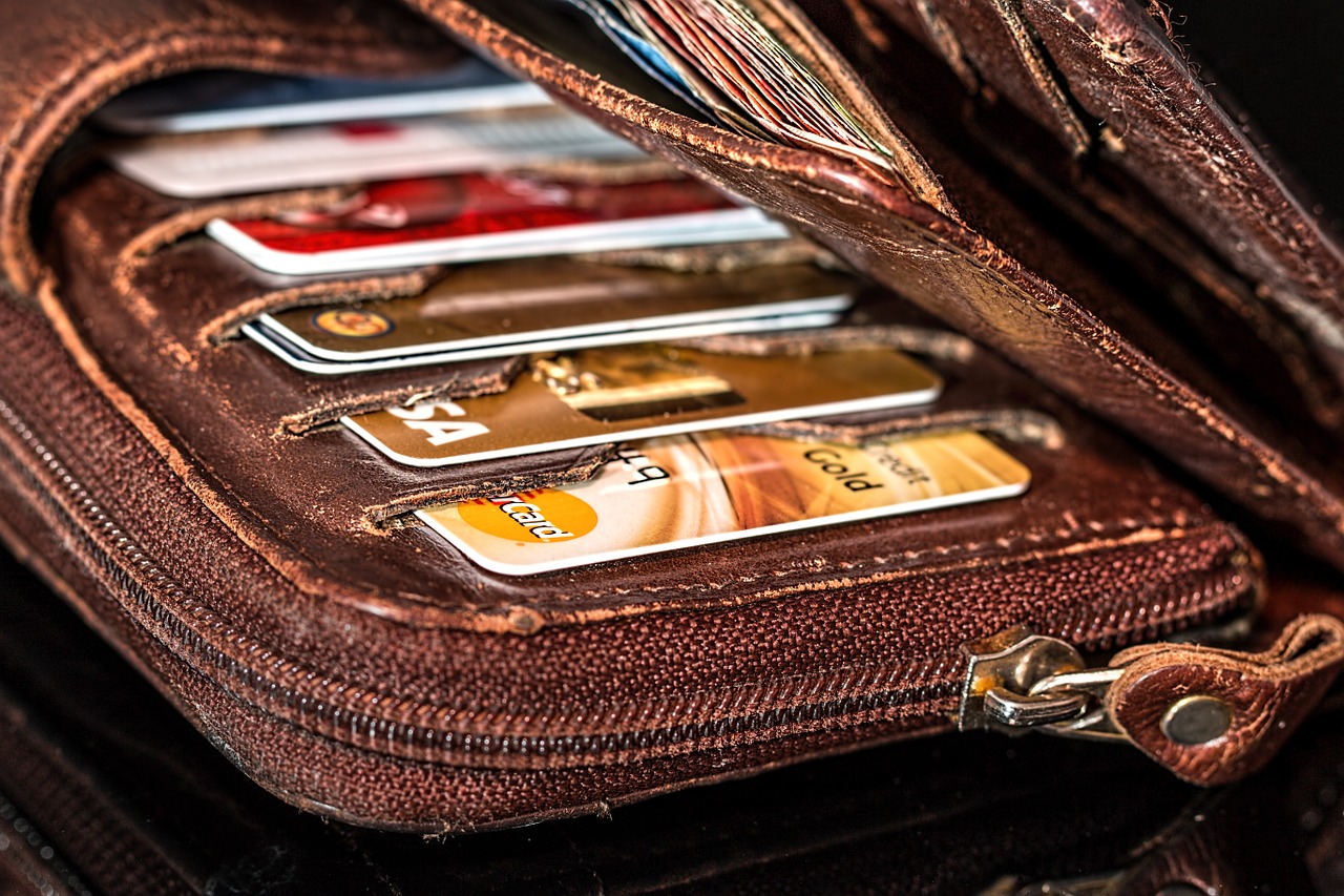 4 Alasan Mengapa Kamu Harus Punya Dompet Kulit