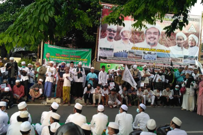 Pasien RS Pelni Keluhkan Massa yang Sambut Rizieq di Jalan Petamburan