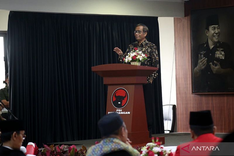 Komisi III DPR Panggil Mahfud MD dan Sri Mulyani Pekan Depan