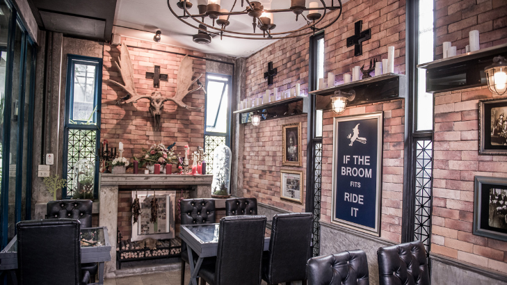 Kaethy the Witch, Restoran Penyihir di Bangkok