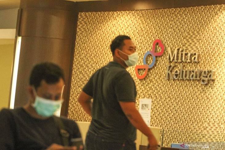 Suasana rumah sakit Mitra Keluarga di Depok, Jawa Barat, Senin (2/3/2020) setelah sebanyak 76 petugas medis di rumah sakit itu dirumahkan karena sempat berinteraksi dengan dua pasien yang positif terinfeksi COVID-19. ANTARA FOTO/Asprilla Dwi Adha/wsj.
